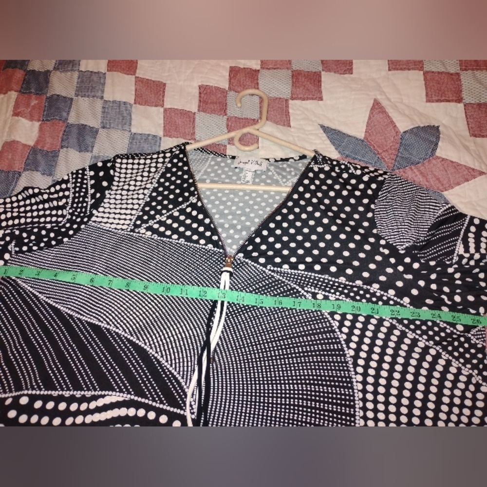 Joseph Ribkoff Monochrome Geometric Top - Picture 5 of 6